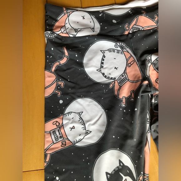 Society 6 Astronaut Cat Leggings - Picture 4 of 4